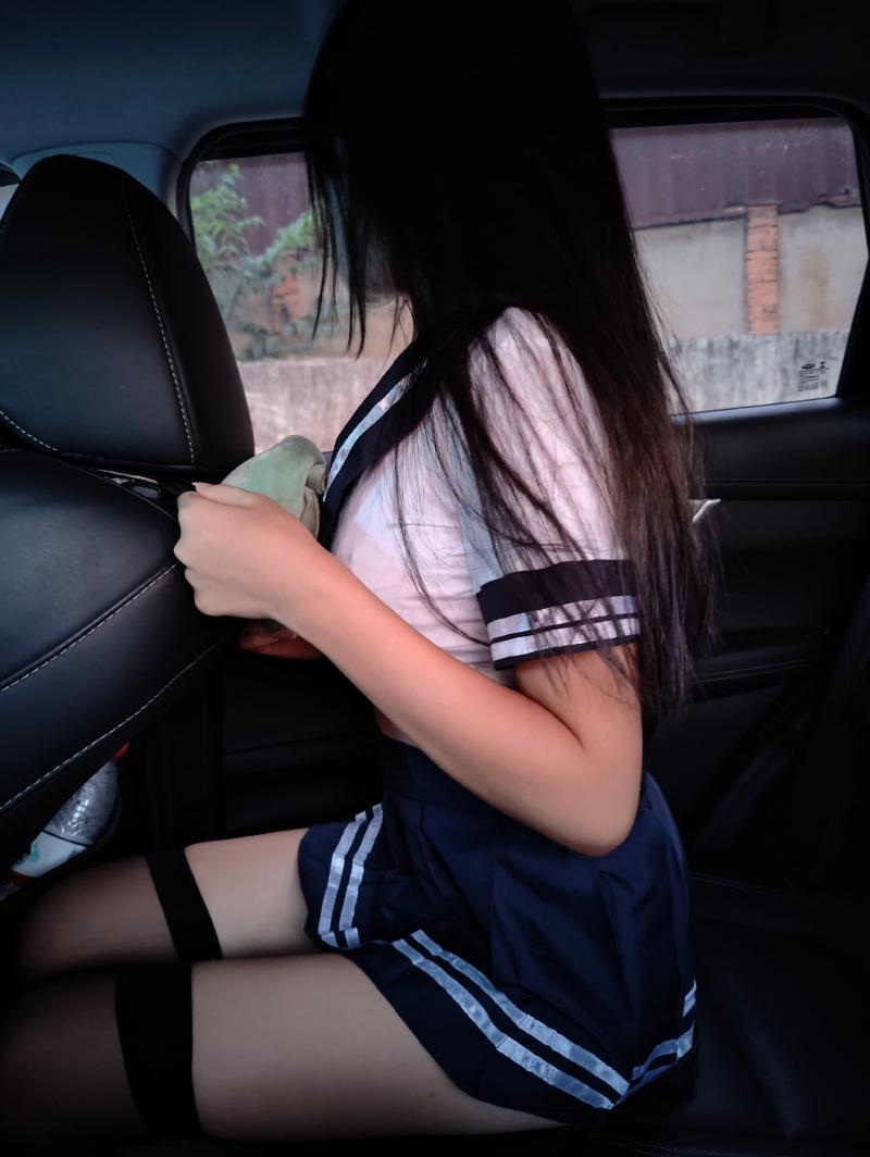 Featured image of post [原创]00后大学生，肤白貌美大长腿，经期拍照竟然动情了[15P]