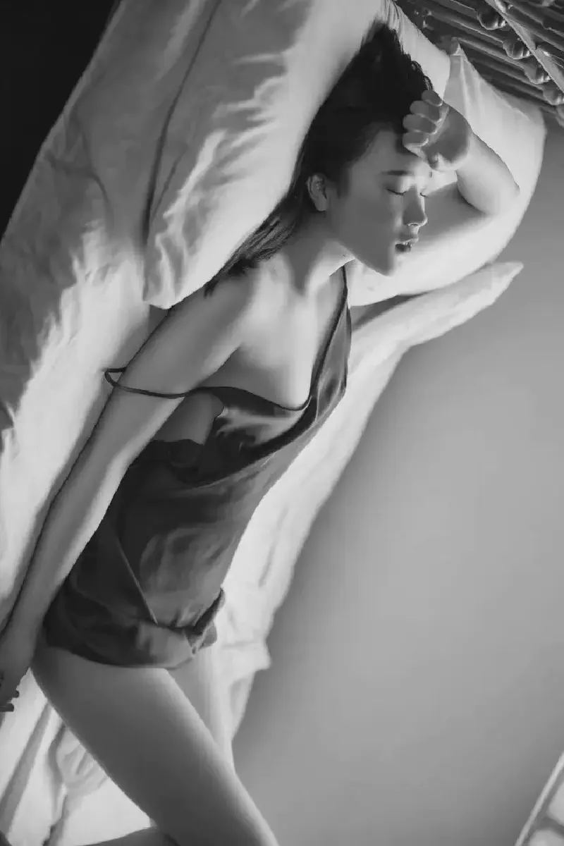 Featured image of post [原创][足控淫妻社]来自0871的弟妹 现在00后都这么无所畏惧的了？咔咔就露脸[17P]