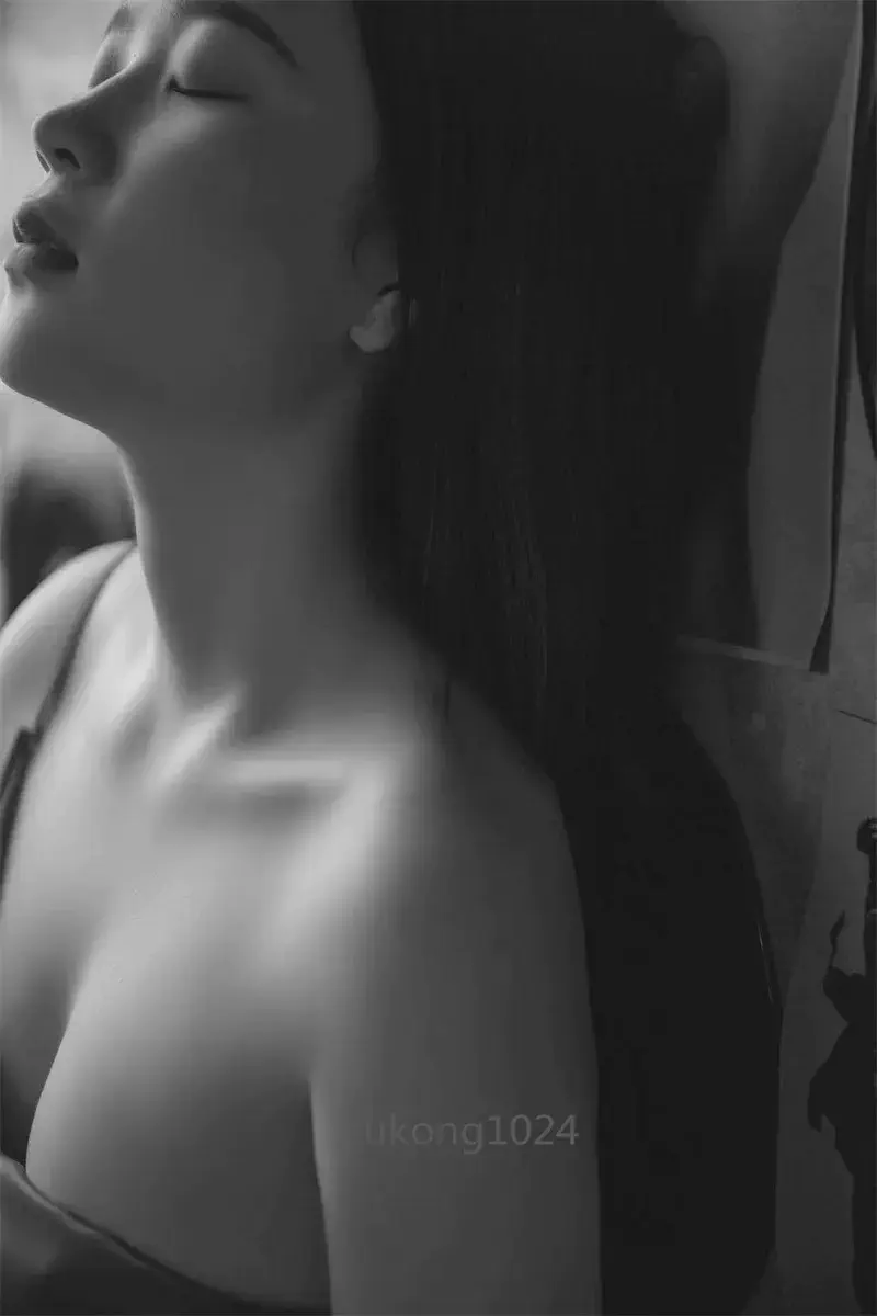 Featured image of post [原创][足控淫妻社]00后小淫娃第二弹 镣铐束缚 正在努力调教尽快实现人生首次3P[20P]