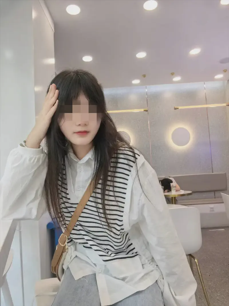 Featured image of post [原创]疫情无法成行系列1--颜值身材一级棒的学妹[38P]