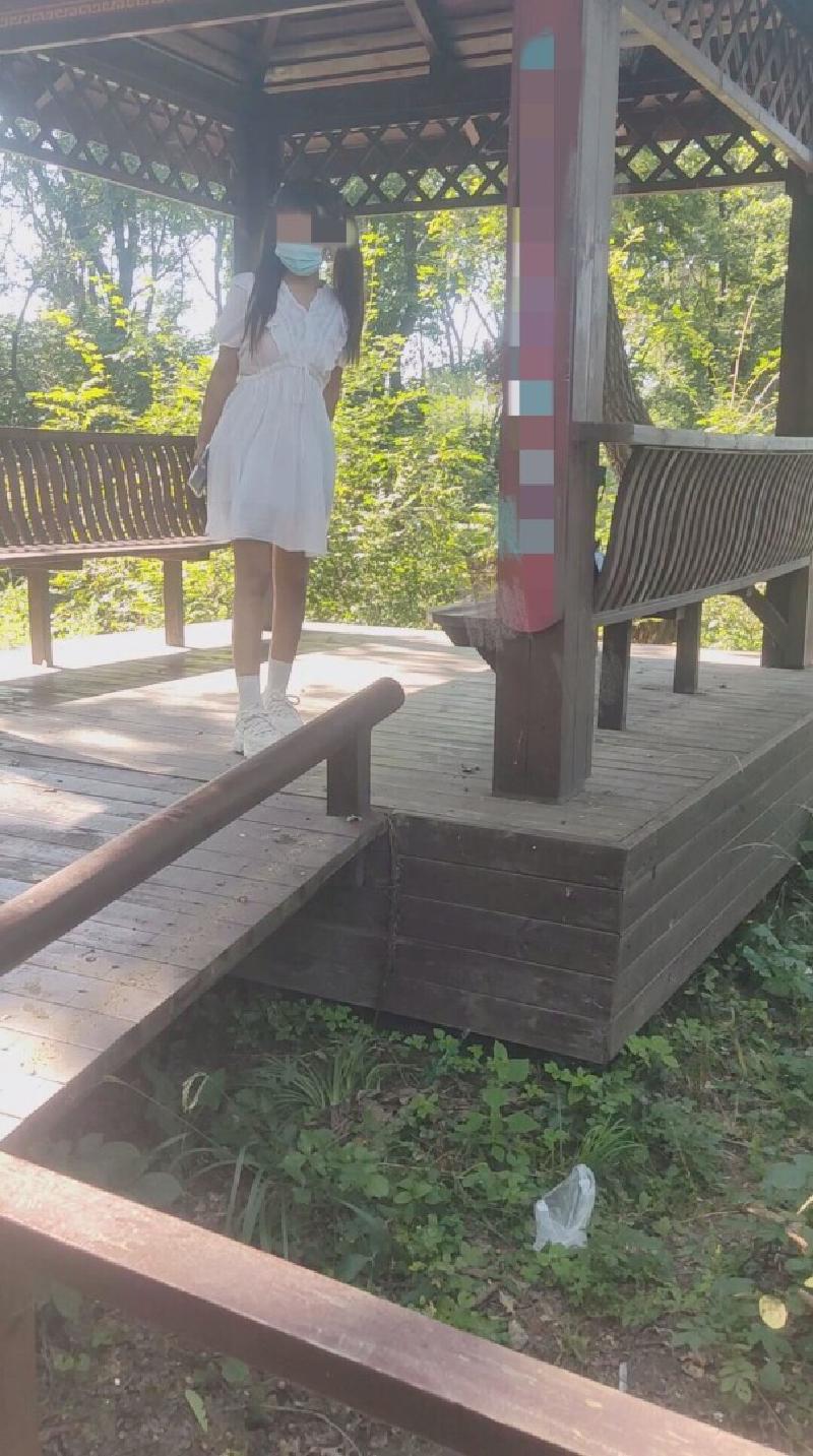 Featured image of post ［原创］（露出）小白裙双马尾，多少人年轻时的白月光［晨夜］［23P］