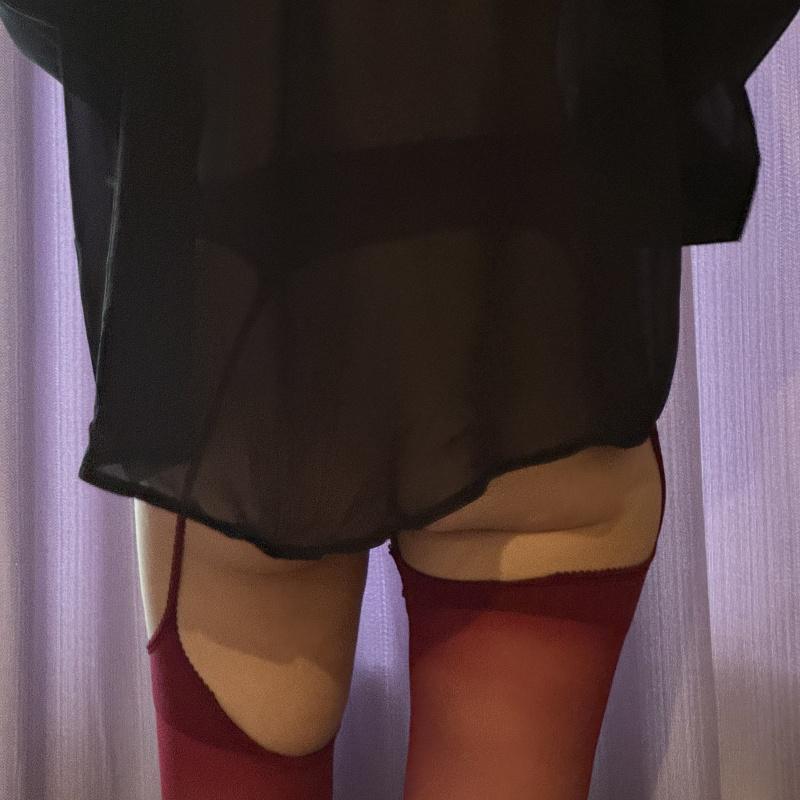 Featured image of post [原创]性感红丝袜，母狗还想要一个哥哥插入[22P]